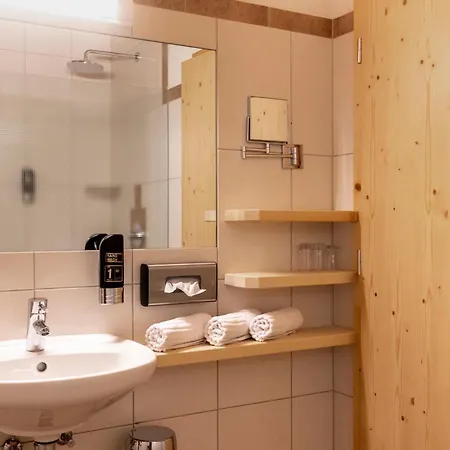 伽姆萨尔姆公寓式酒店 3*